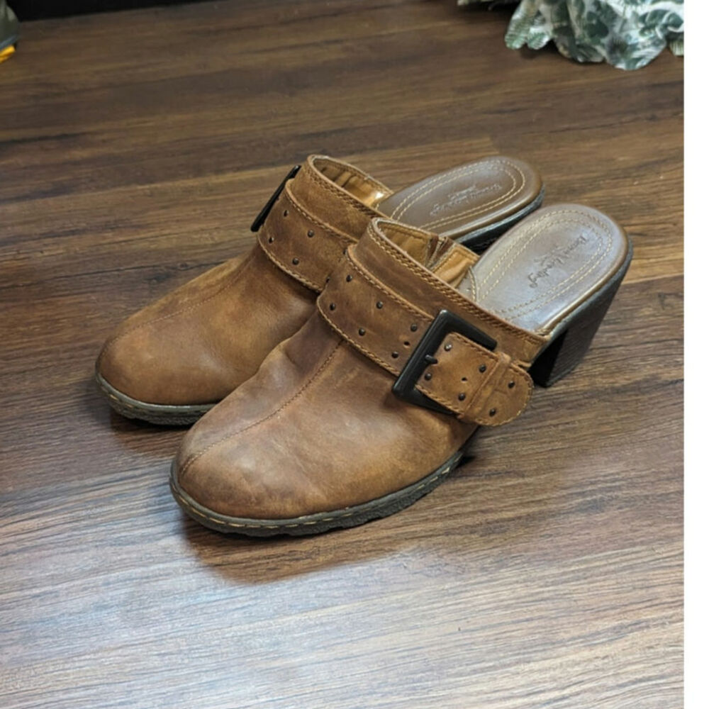 BROWN'S LANDING Kelsey Heeled Clogs Sz 9M Slip on Women's Studded Buckle Mules